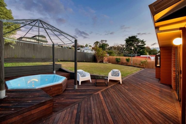 Photo of property in 27 Hollyhock Place, Browns Bay, Auckland, 0630