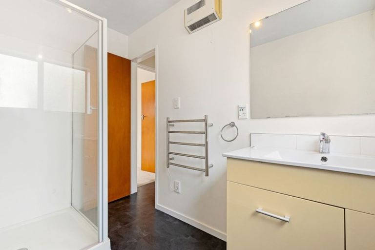 Photo of property in 2/92 North Avon Road, Richmond, Christchurch, 8013