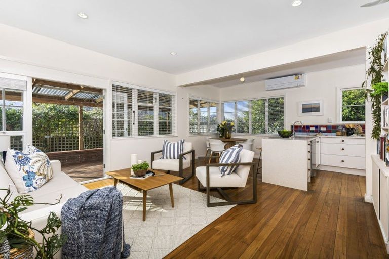 Photo of property in 42 Alice Street, Riverhead, 0820