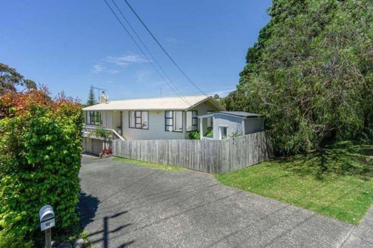 Photo of property in 10 Peter Terrace, Castor Bay, Auckland, 0620
