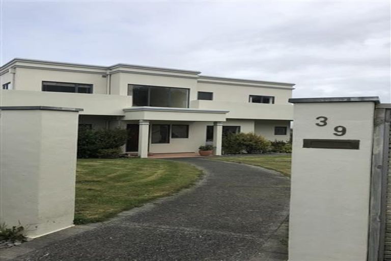Photo of property in 39 Arahiwi Grove, Tirohanga, Lower Hutt, 5010