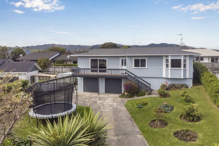 Photo of property in 9 Ross Grove, Paraparaumu, 5032