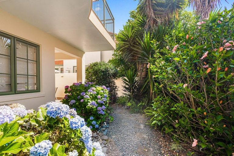 Photo of property in 30 Parkwood Crescent, Gulf Harbour, Whangaparaoa, 0930
