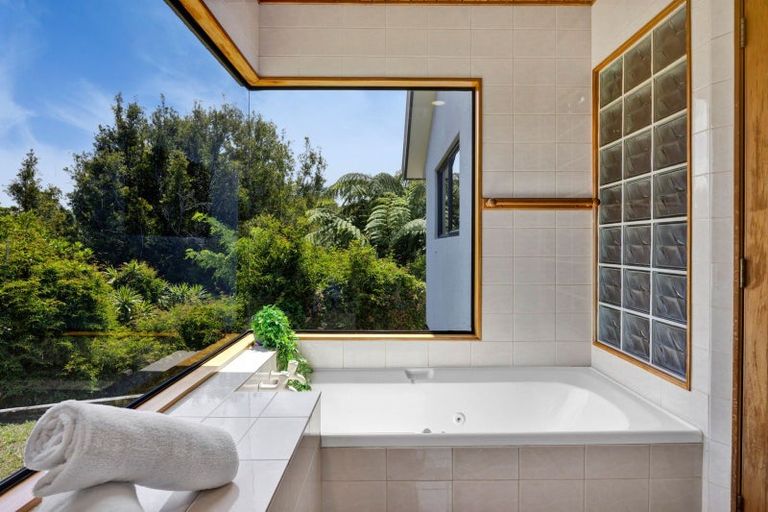 Photo of property in 6 Bushview Place, Upper Vogeltown, New Plymouth, 4310