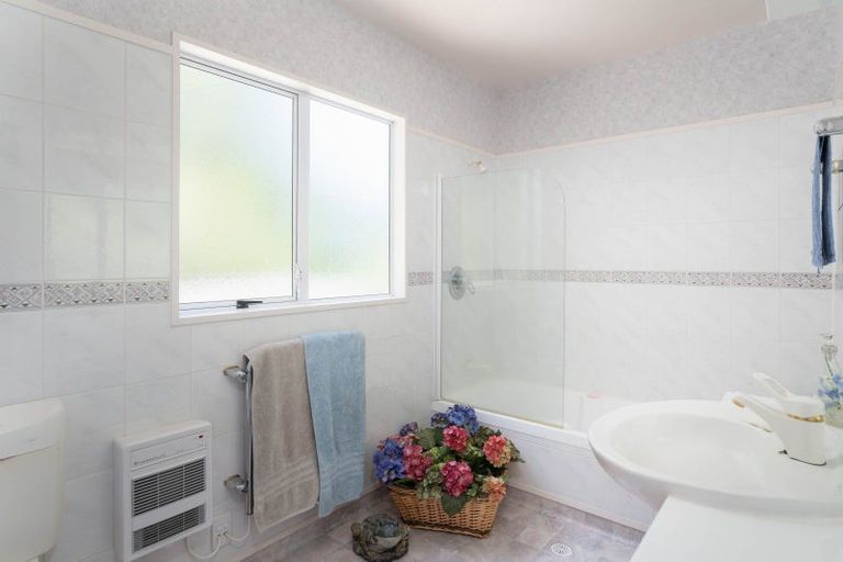 Photo of property in 25 Hawai Street, Two Mile Bay, Taupo, 3330