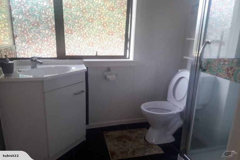 Photo of property in 274 Forest Hill Road, Waiatarua, Auckland, 0612