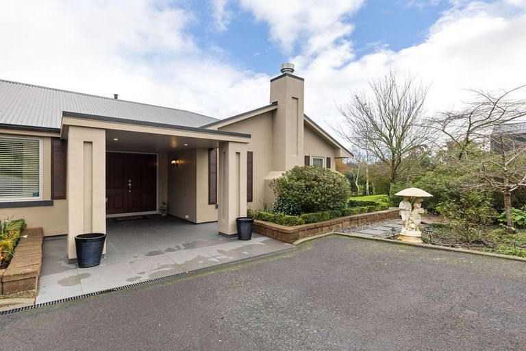 Photo of property in 37 La Lena Grove, Fitzherbert, Palmerston North, 4410