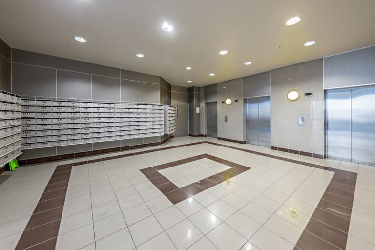 Photo of property in 65 Lauderdale Road, Birkdale, Auckland, 0626