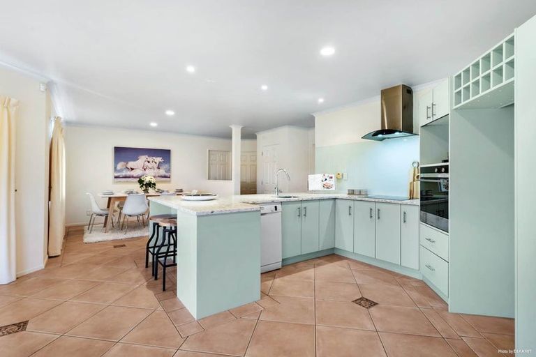 Photo of property in 10 Byblos Place, The Gardens, Auckland, 2105