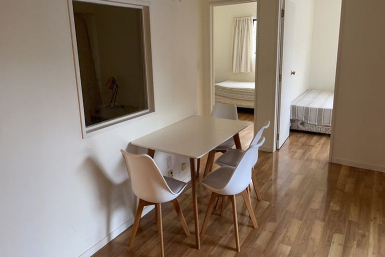 Photo of property in 211 Chelsea View Drive, Chatswood, Auckland, 0626