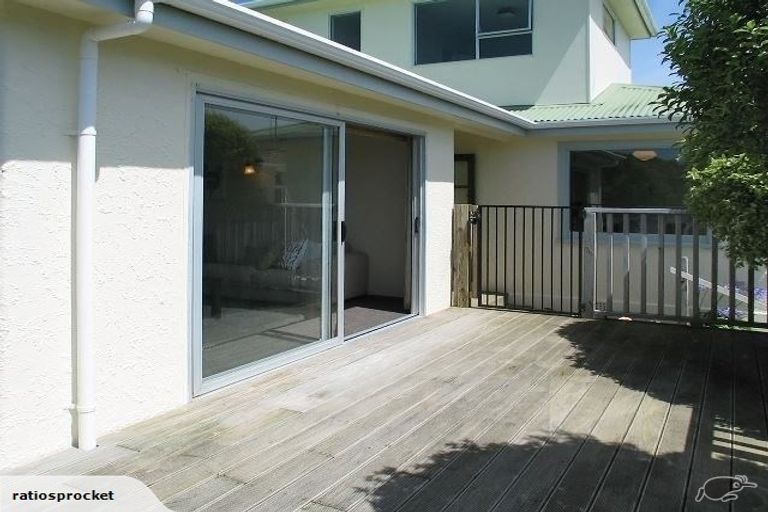 Photo of property in 4 South Street, Tawa, Wellington, 5028
