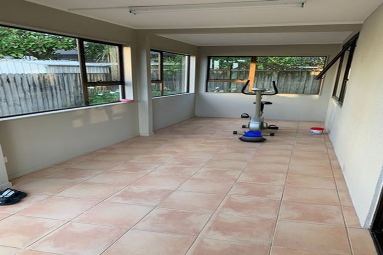 Photo of property in 17 Waller Avenue, Bucklands Beach, Auckland, 2012