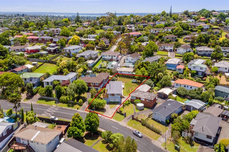 Photo of property in 50 La Rosa Street, Green Bay, Auckland, 0604