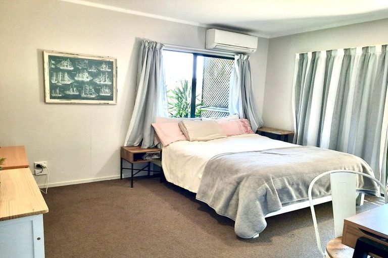 Photo of property in 216 Whangaparaoa Road, Red Beach, 0932