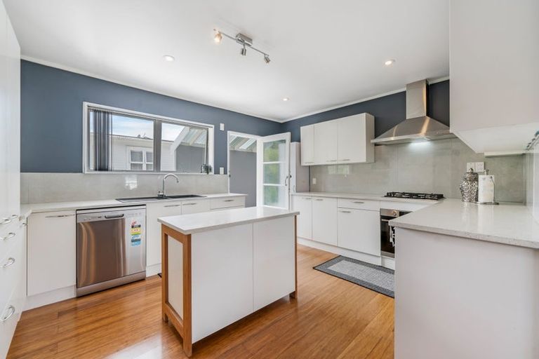 Photo of property in 25 Birdwood Road, Swanson, Auckland, 0612