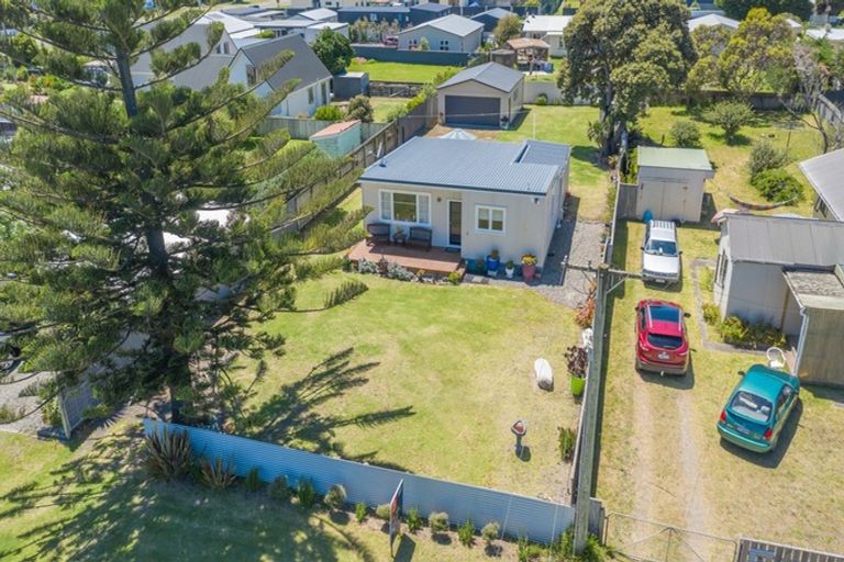 Photo of property in 3 Kauwhata Street, Himatangi Beach, Foxton, 4891