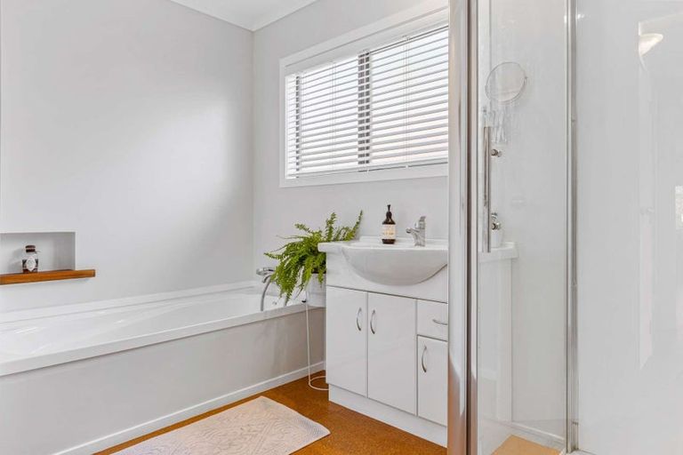 Photo of property in 44 Stratford Drive, Cable Bay, 0420