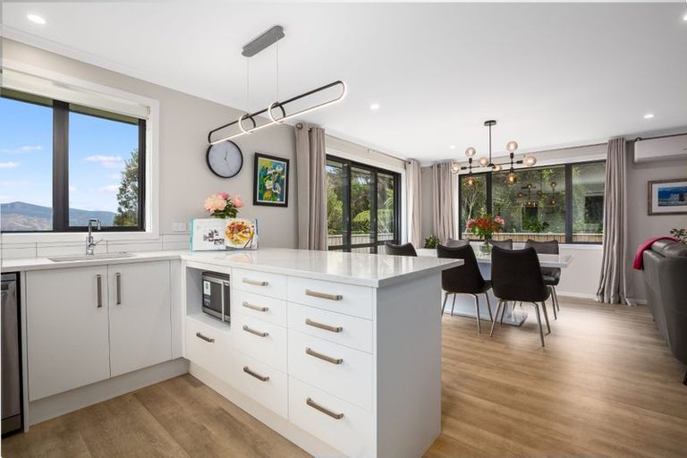 Photo of property in 13 Cosgrove Rise, Riverstone Terraces, Upper Hutt, 5018