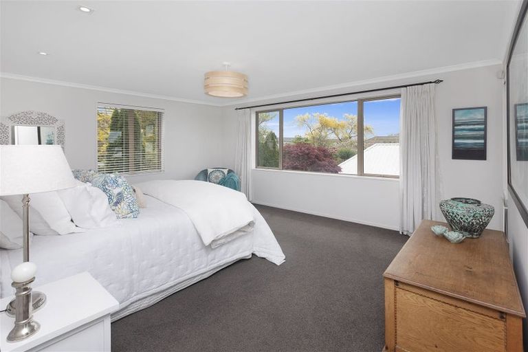 Photo of property in 135a Avonhead Road, Avonhead, Christchurch, 8042