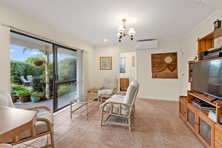 Photo of property in 42 Maygrove Drive, Orewa, 0931