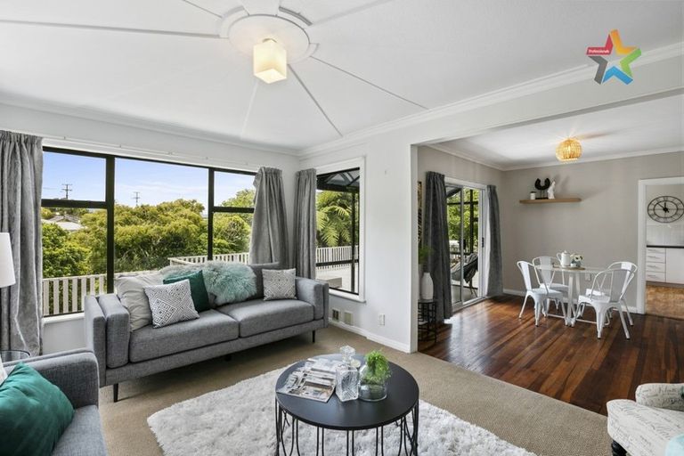 Photo of property in 51 Poto Road, Normandale, Lower Hutt, 5010