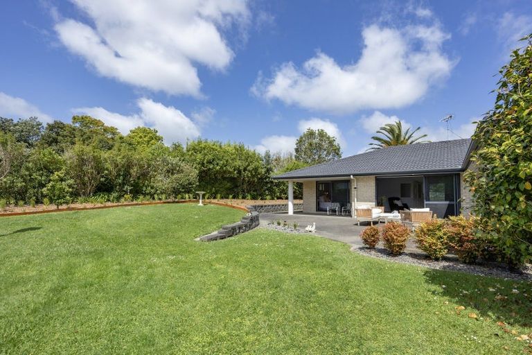 Photo of property in 14 Applemoors Way, Riverhead, 0820