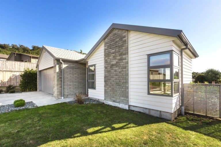 Photo of property in 2 Gennaker Lane, Whitby, Porirua, 5024