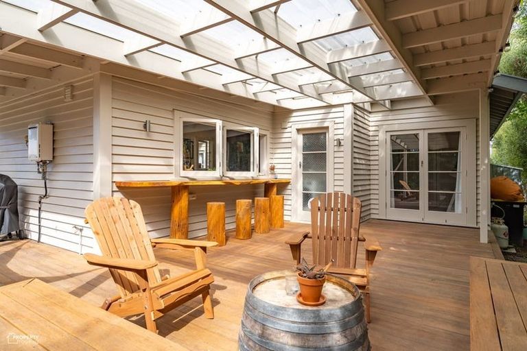 Photo of property in 65 Brandon Street, Featherston, 5710