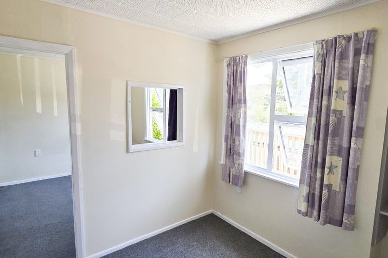Photo of property in 14 Manor Drive, Stokes Valley, Lower Hutt, 5019
