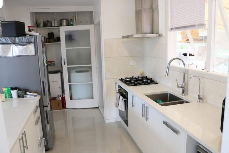 Photo of property in 62 Buscomb Avenue, Henderson, Auckland, 0610