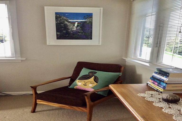 Photo of property in 5 Pendarves Street, New Plymouth, 4310