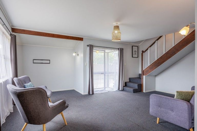 Photo of property in 6 Jarrett Court, Roslyn, Palmerston North, 4414