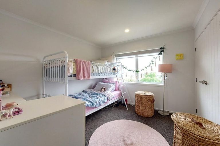 Photo of property in 53a Sunnyside Road, Sunnyvale, Auckland, 0612