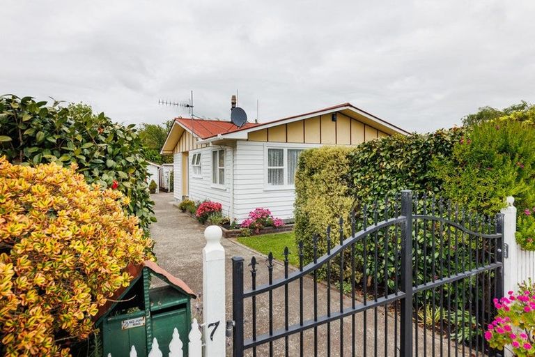 Photo of property in 7 Clarke Avenue, Highbury, Palmerston North, 4412