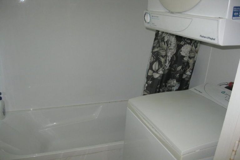 Photo of property in 2/219 Grant Road, Thorndon, Wellington, 6011