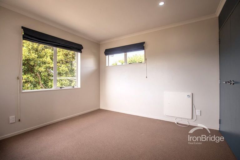 Photo of property in 31 Mcewen Crescent, Riverstone Terraces, Upper Hutt, 5018