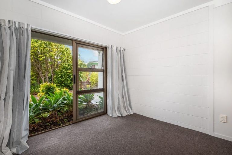 Photo of property in 2/98 Mountbatten Avenue, Hillcrest, Auckland, 0627