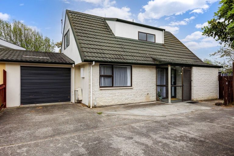 Photo of property in 6 Jarrett Court, Roslyn, Palmerston North, 4414