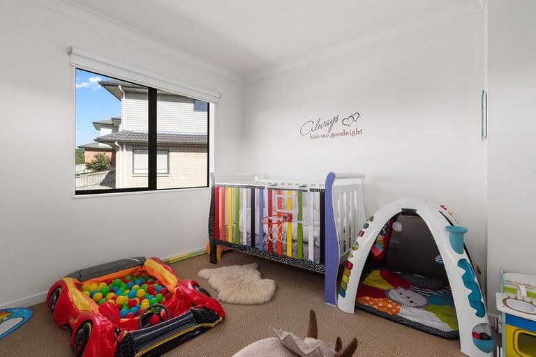 Photo of property in 25 Trotting Terrace, Fairview Heights, Auckland, 0632