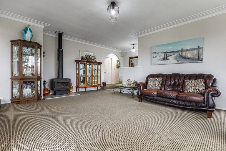 Photo of property in 106 Everglade Drive, Totara Heights, Auckland, 2105