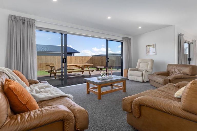 Photo of property in 12 Ash Close, Levin, 5510