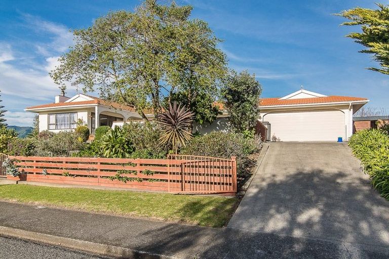 Photo of property in 40 Eruini Street, Waikanae Beach, Waikanae, 5036