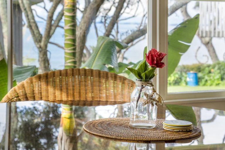 Photo of property in 27 Bournemouth Terrace, Murrays Bay, Auckland, 0630