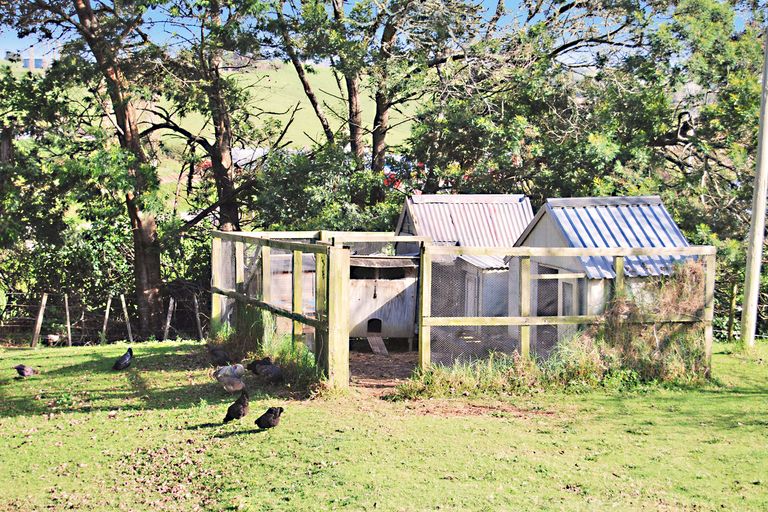 Photo of property in 6b Mountain Road, Kaiwaka, Maungaturoto, 0587