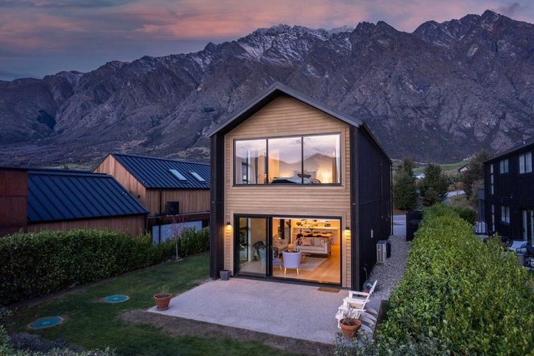 Photo of property in 25 Double Cone Road, Jacks Point, Queenstown, 9371