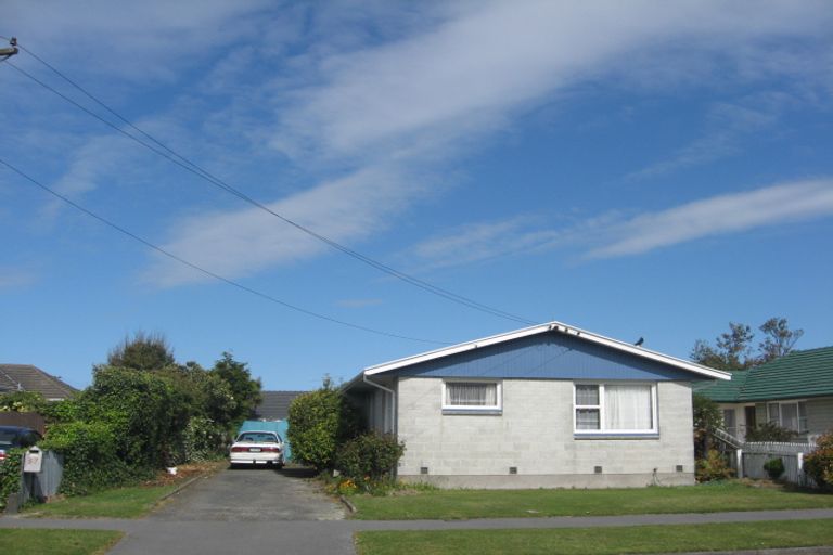 Photo of property in 37 Wychwood Crescent, Bishopdale, Christchurch, 8053
