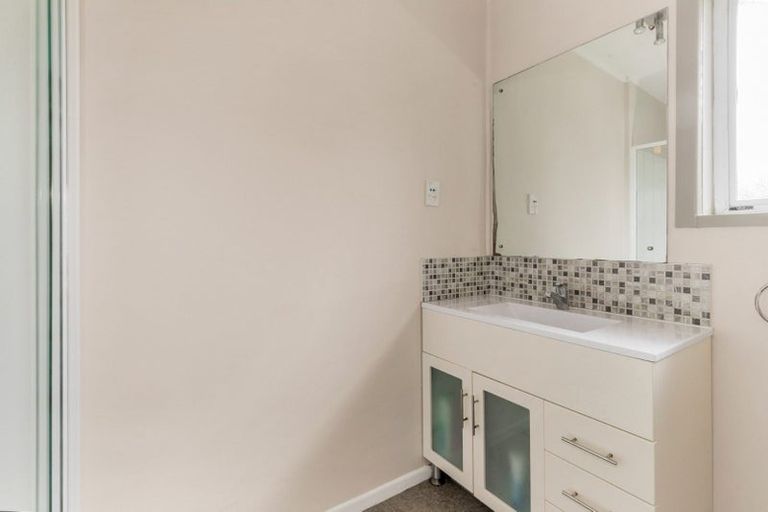 Photo of property in 51 Tirimoana Road, Te Atatu South, Auckland, 0602