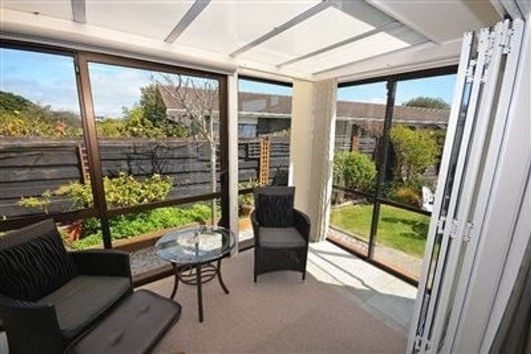 Photo of property in 16 Hastings Street, Waikanae Beach, Waikanae, 5036