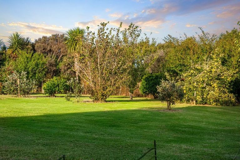Photo of property in 1 Ngaire Close, Wainui, Silverdale, 0994