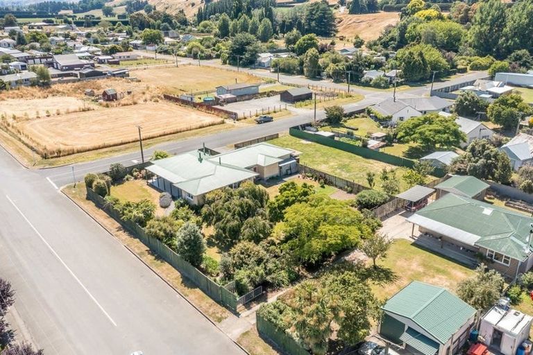 Photo of property in 10 Lowry Street, Waiau, 7332